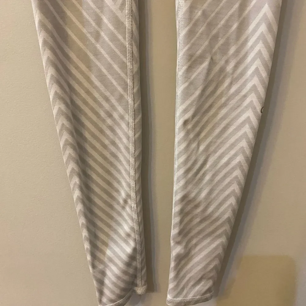 Alo Yoga Gray White Striped Leggings Women Size XS
